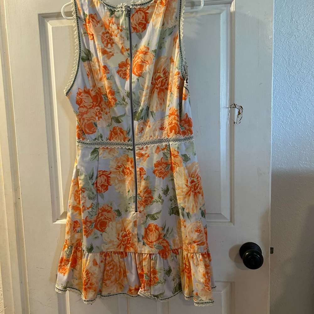 Alice + Olivia White Floral V-Neck Mini Dress with Orange Blooms - Picture 3 of 3